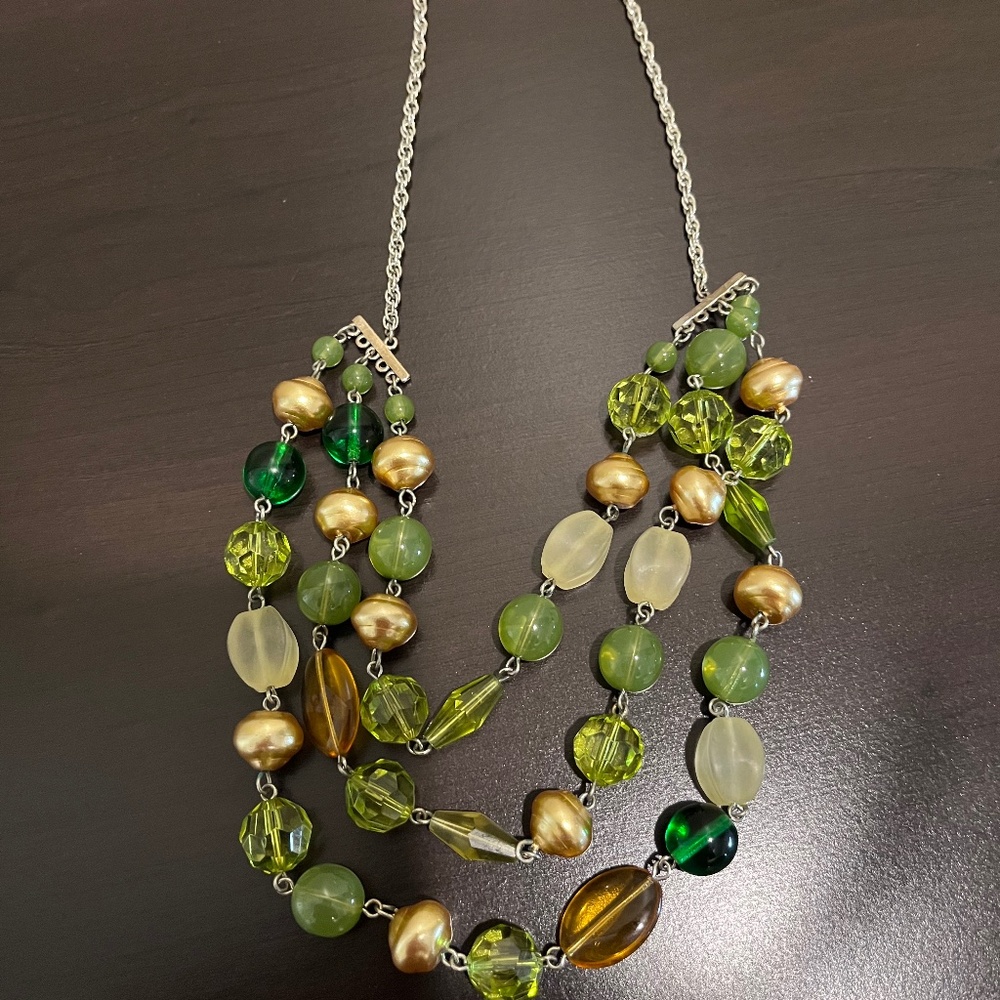 Green beaded & chain adjustable necklace!